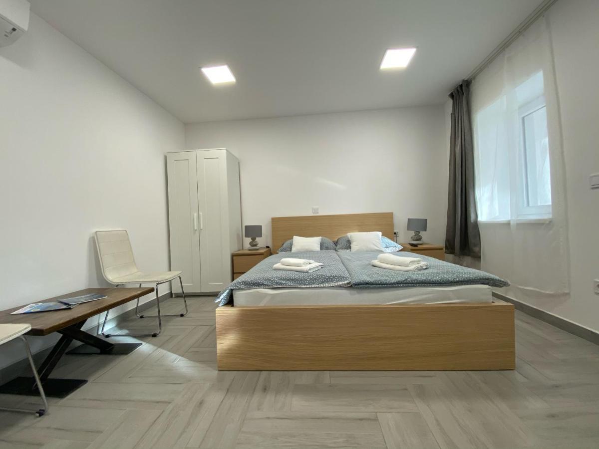 Ferienwohnung Sulyom Panzio Tiszafüred Exterior foto