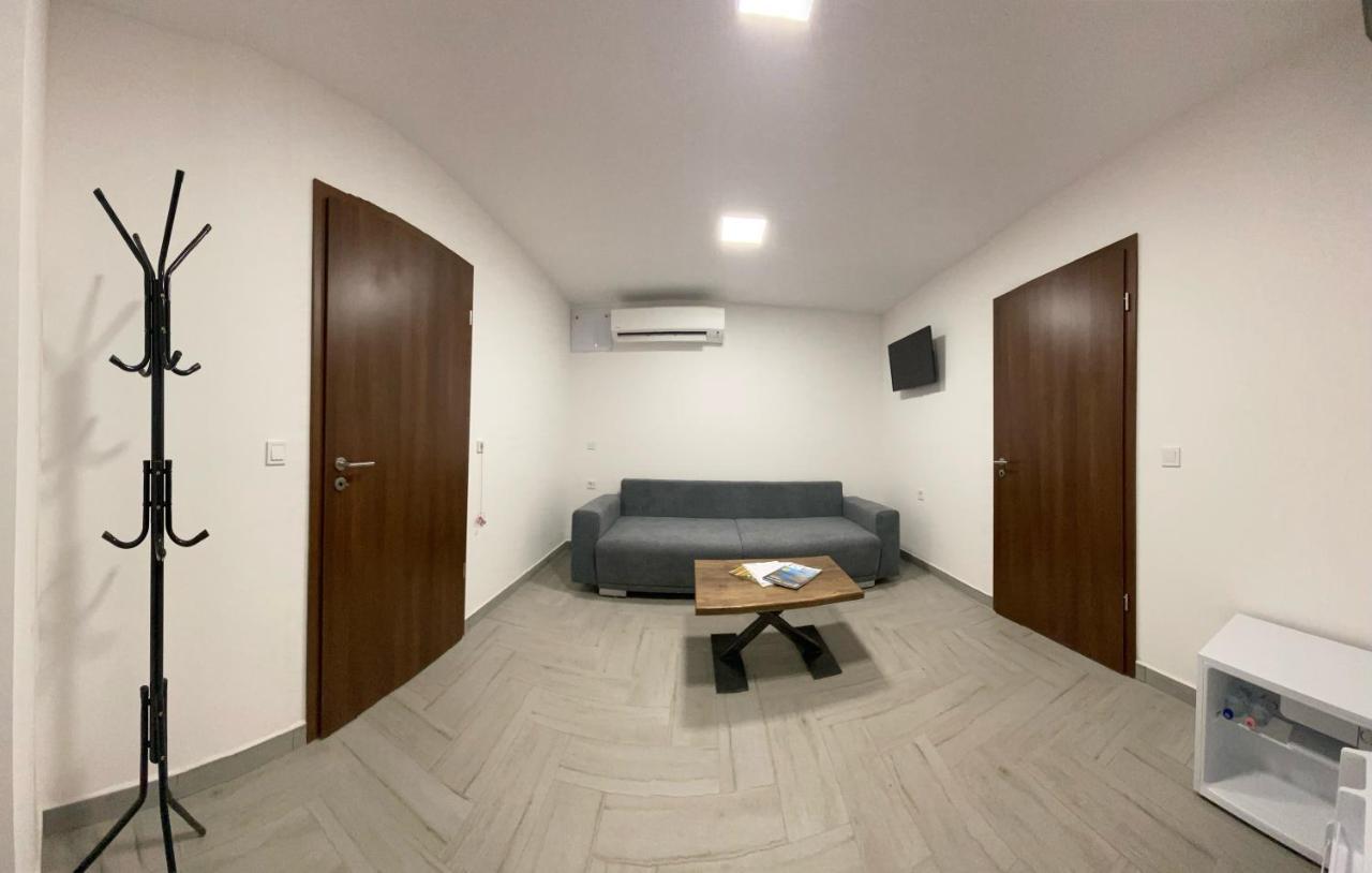 Ferienwohnung Sulyom Panzio Tiszafüred Exterior foto