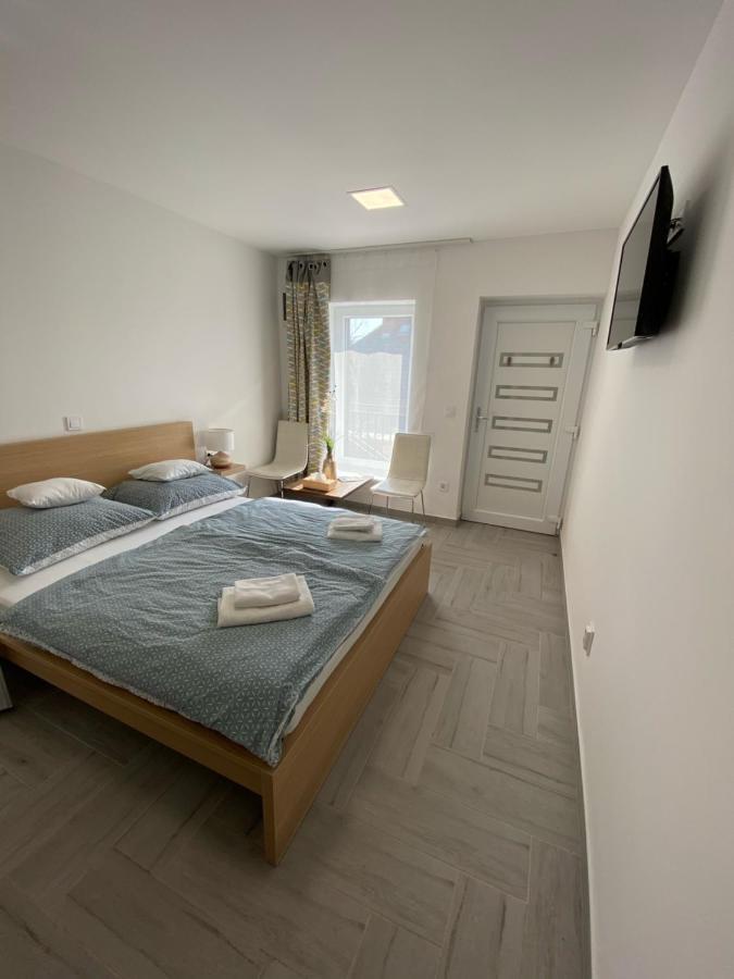 Ferienwohnung Sulyom Panzio Tiszafüred Exterior foto