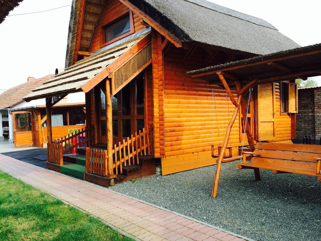 Ferienwohnung Sulyom Panzio Tiszafüred Zimmer foto
